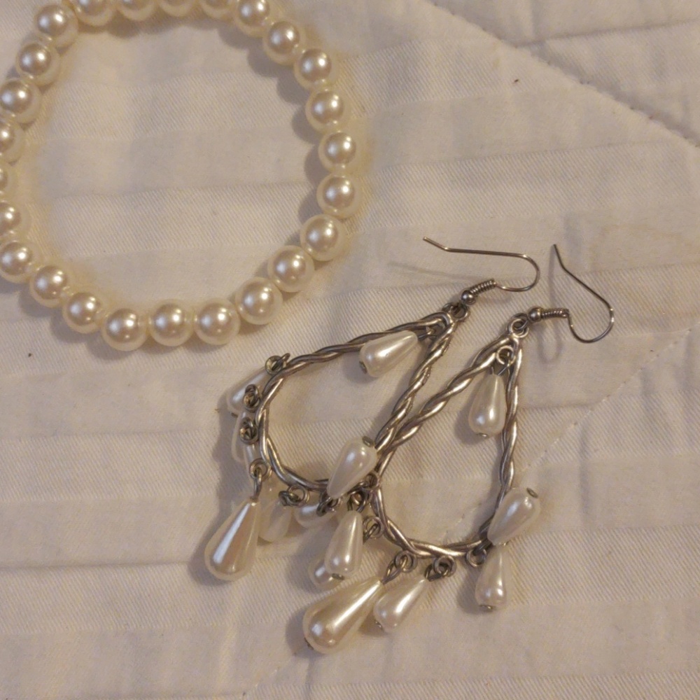 3pc pearl costume earrings and bracelet